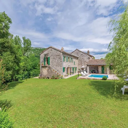 Feriehus Amazing In With Wifi And 2 Bedrooms Buzet